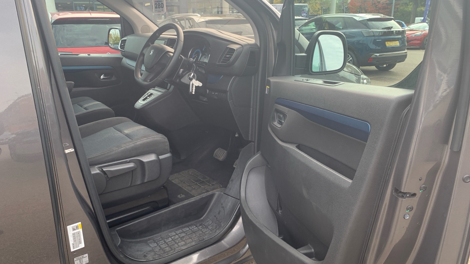 Used Peugeot Traveller 2021 for sale - 77525654: Photo 32