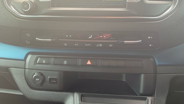 Used Peugeot Traveller 2021 for sale - 76123526: Photo 28