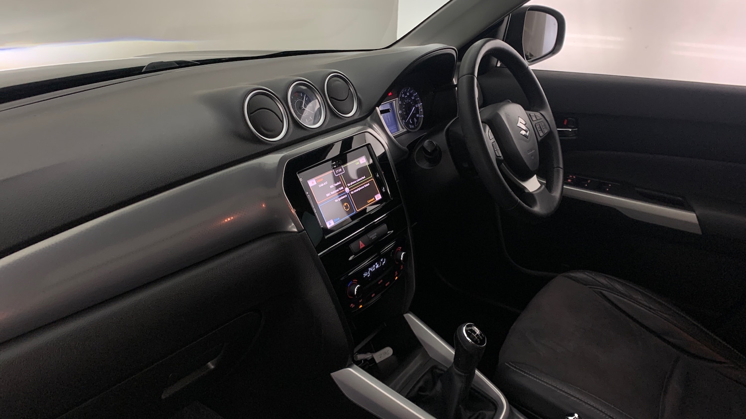 Used Suzuki Vitara 2015 for sale - 77098804: Photo 2