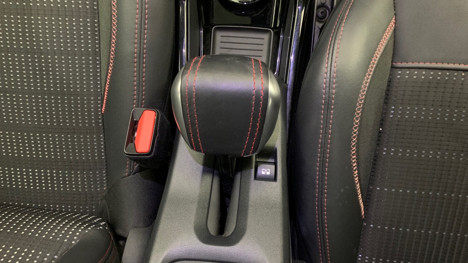 Used Peugeot 2008 2019 for sale - 76139396: Photo 32