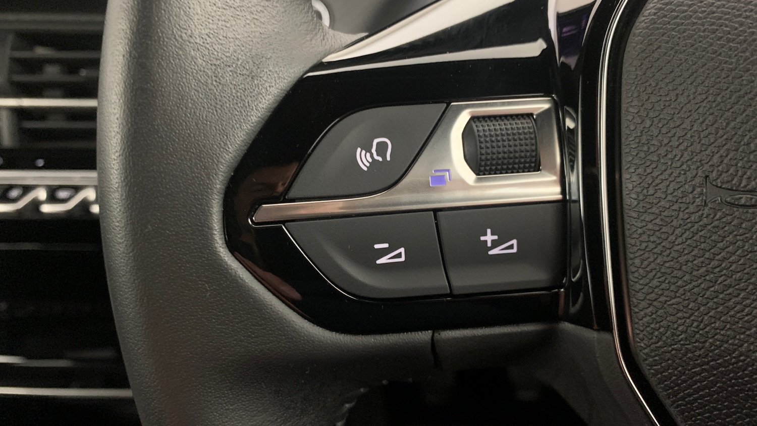 Used Peugeot 2008 2023 for sale - 76190382: Photo 19