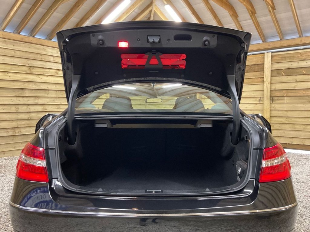 Used Mercedes-Benz E Class 2010 for sale - 77161941: Photo 22