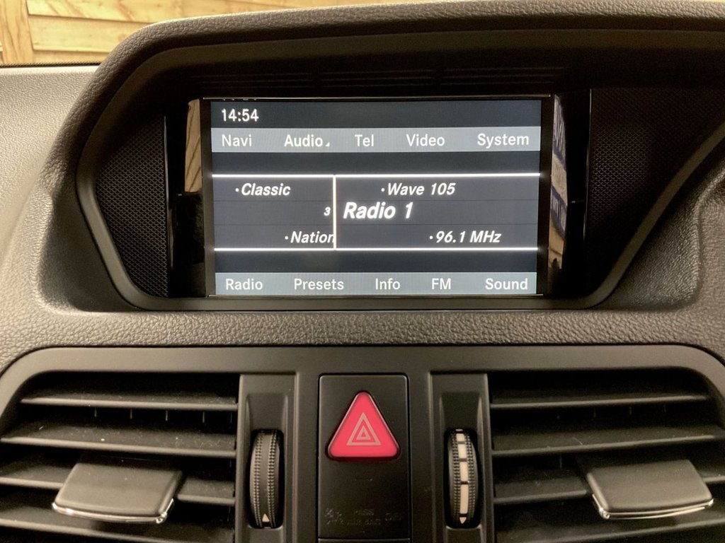 Used Mercedes-Benz E Class 2010 for sale - 77161941: Photo 37