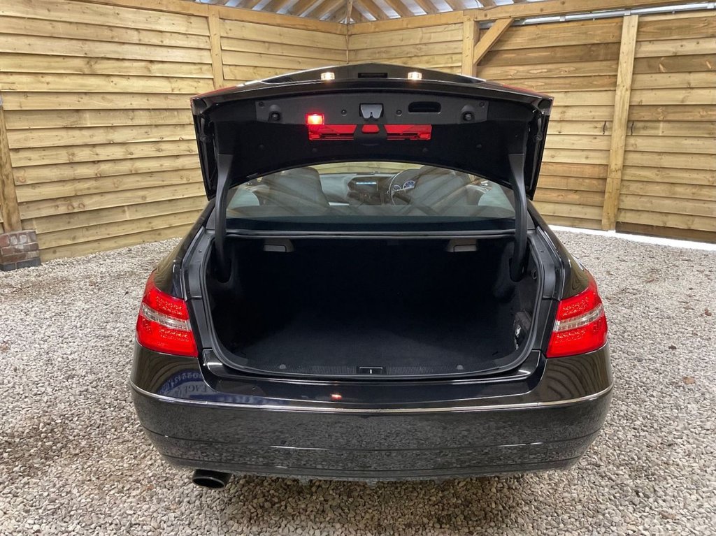 Used Mercedes-Benz E Class 2010 for sale - 77161941: Photo 46