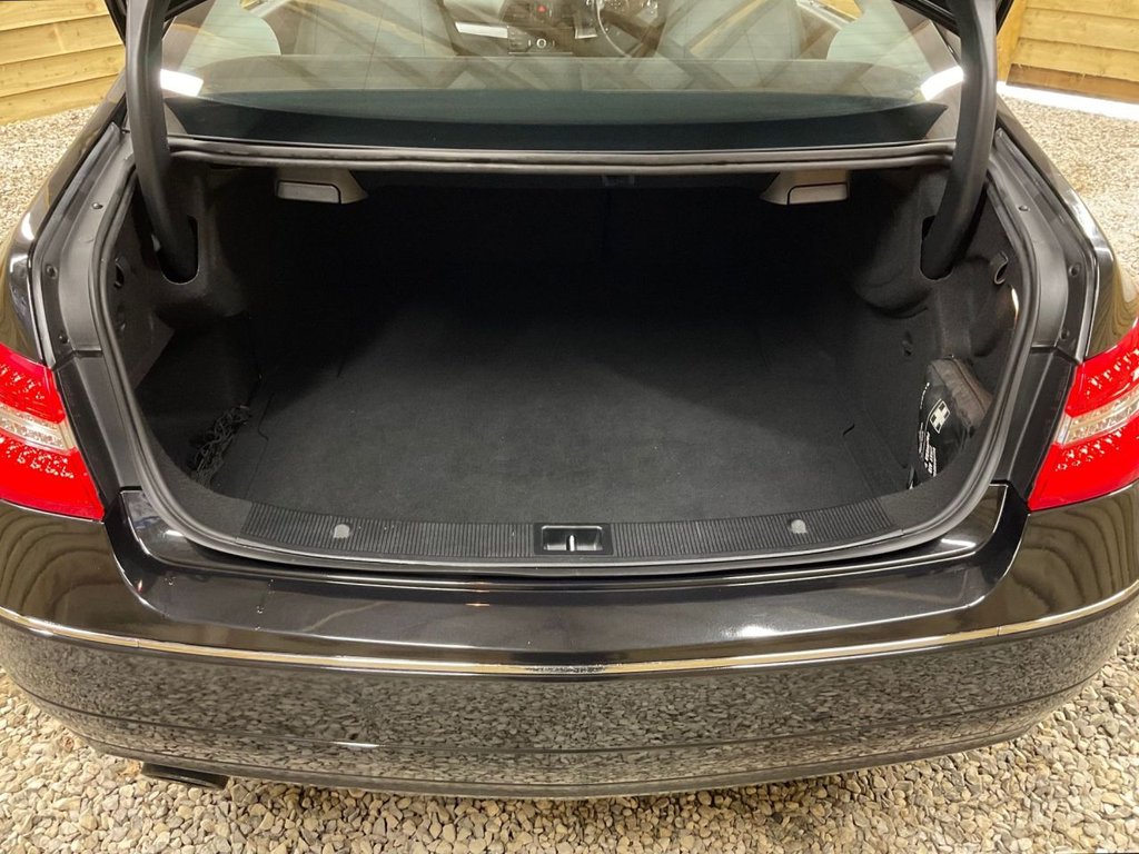 Used Mercedes-Benz E Class 2010 for sale - 77161941: Photo 47