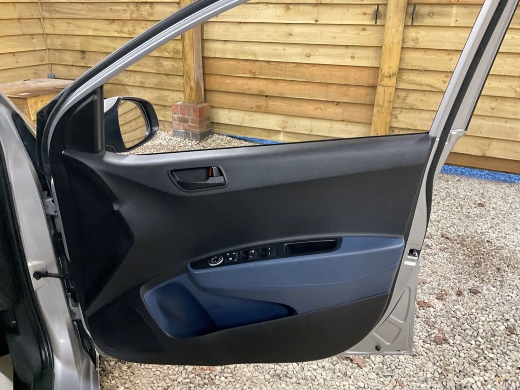 Used Hyundai i10 2017 for sale - 77263580: Photo 9