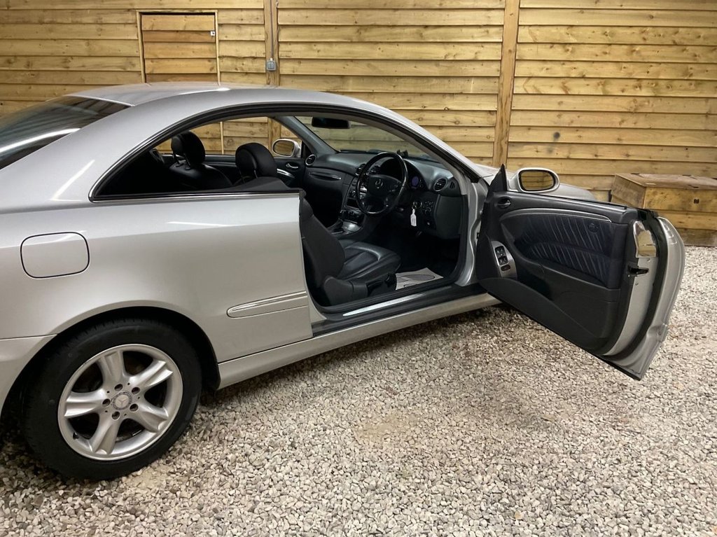 Used Mercedes-Benz CLK 2003 for sale - 76245235: Photo 10