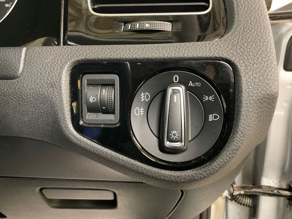 Used Volkswagen Golf 2014 for sale - 77153502: Photo 31