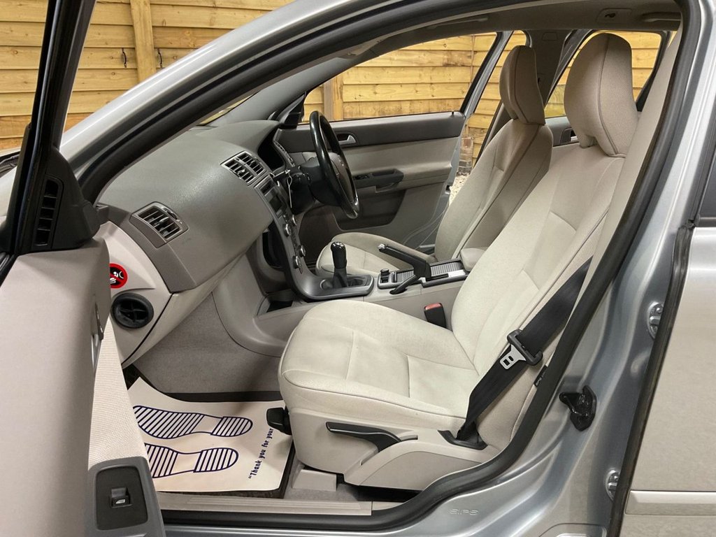 Used Volvo V50 2009 for sale - 77583120: Photo 23