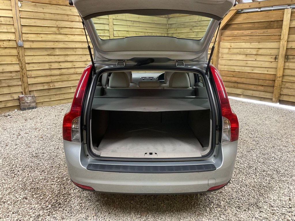 Used Volvo V50 2009 for sale - 77583120: Photo 43