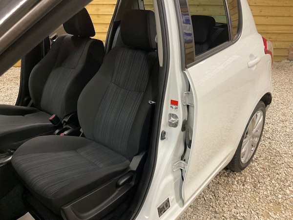 Used Suzuki Swift 2014 for sale - 75602535: Photo 22