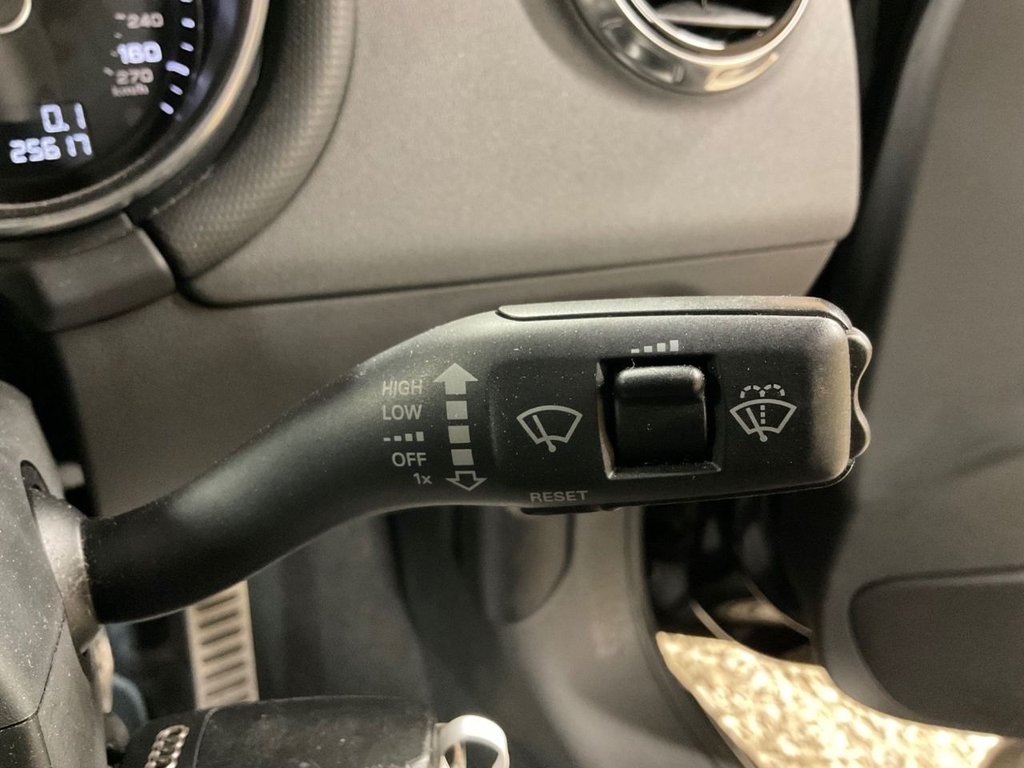 Used Audi TT 2011 for sale - 76604944: Photo 32