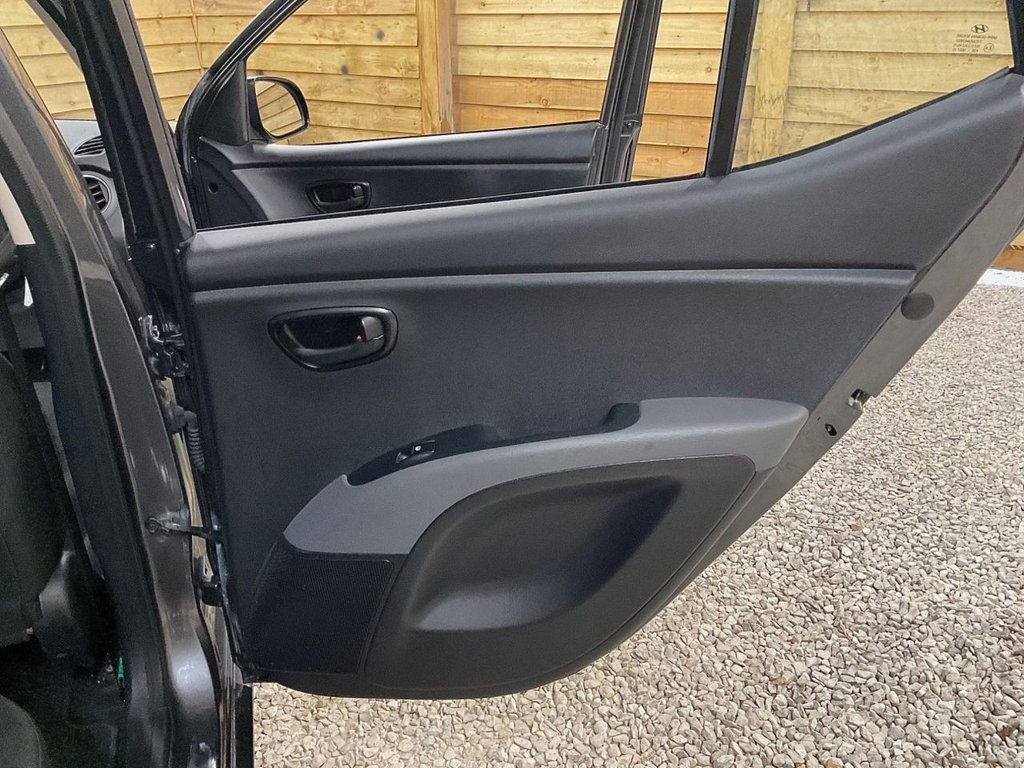 Used Hyundai i10 2011 for sale - 76081016: Photo 15