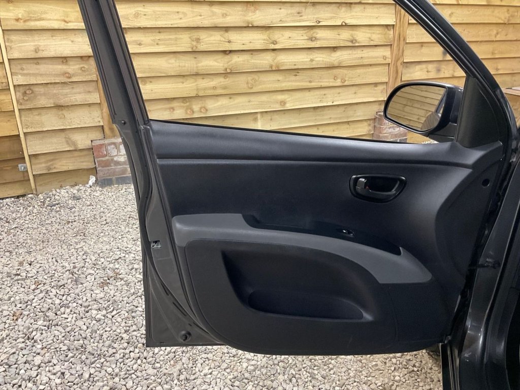 Used Hyundai i10 2011 for sale - 76081016: Photo 19