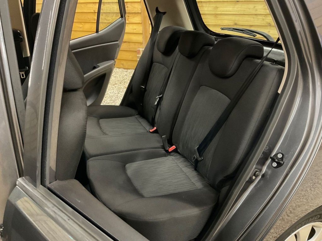 Used Hyundai i10 2011 for sale - 76081016: Photo 24