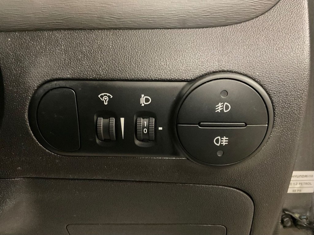 Used Hyundai i10 2011 for sale - 76081016: Photo 33