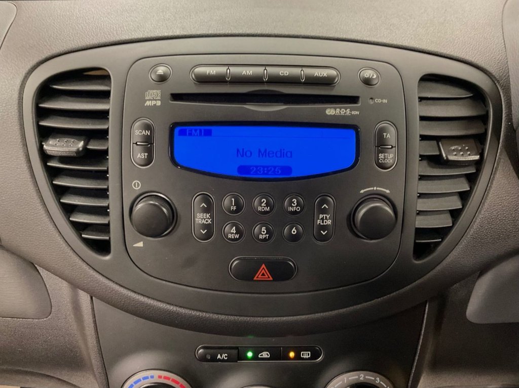 Used Hyundai i10 2011 for sale - 76081016: Photo 38