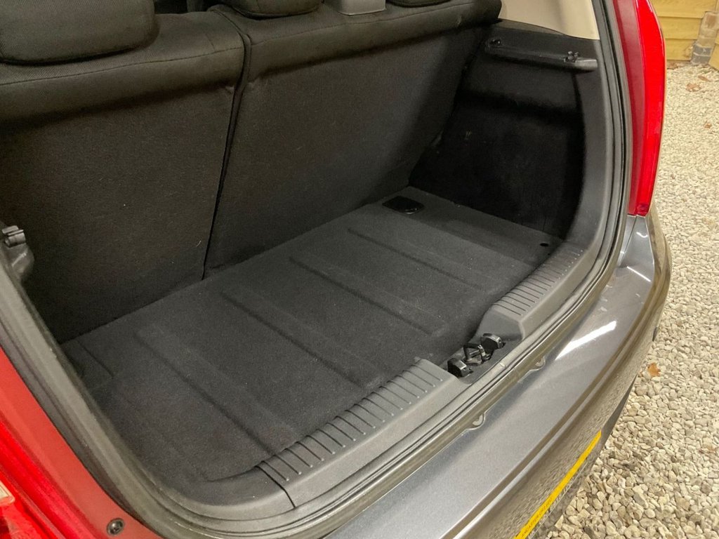 Used Hyundai i10 2011 for sale - 76081016: Photo 44