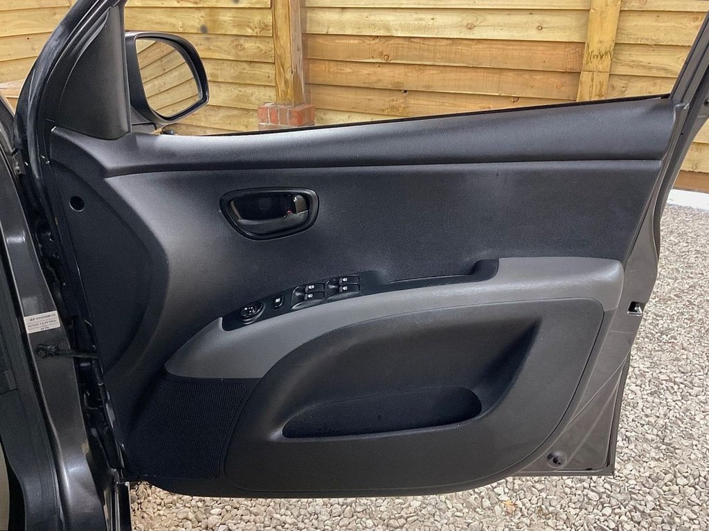 Used Hyundai i10 2011 for sale - 76081016: Photo 9