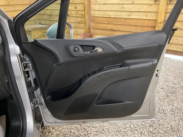Used Vauxhall Meriva 2015 for sale - 75596658: Photo 10