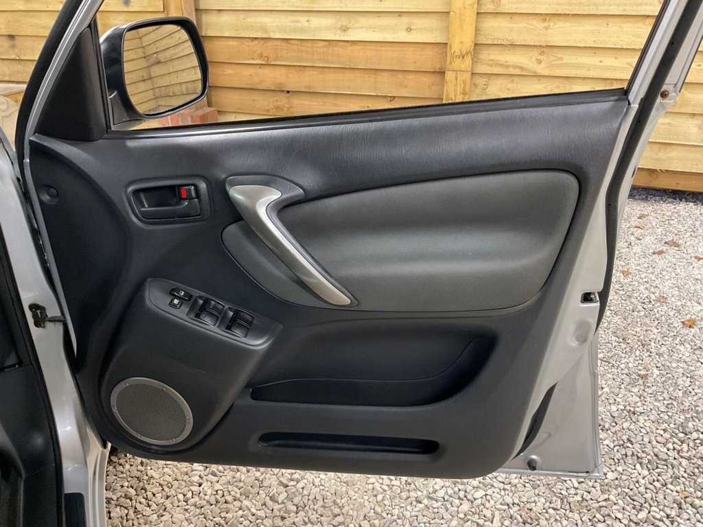 Used Toyota RAV4 2004 for sale - 76617832: Photo 10