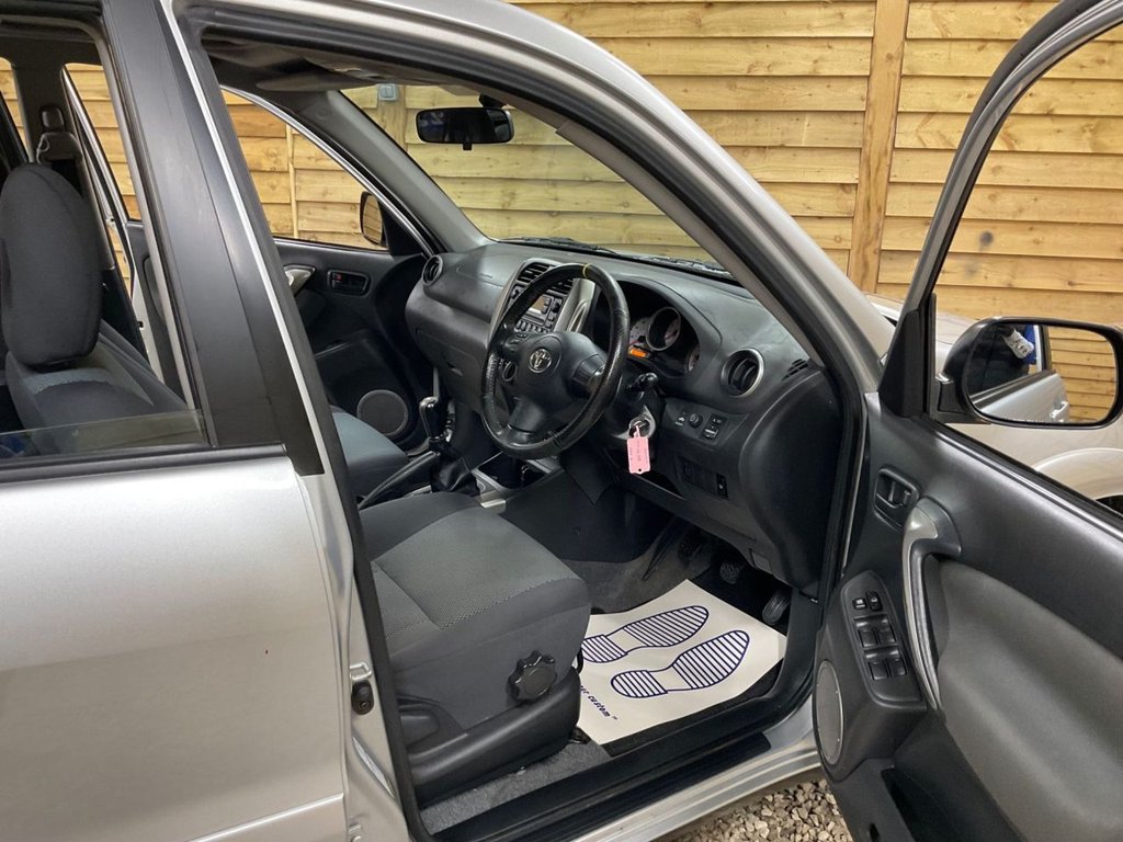 Used Toyota RAV4 2004 for sale - 76617832: Photo 12