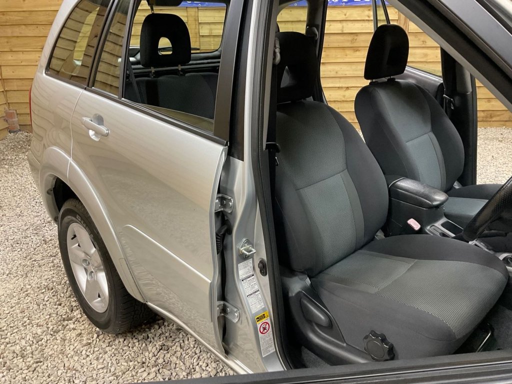 Used Toyota RAV4 2004 for sale - 76617832: Photo 15