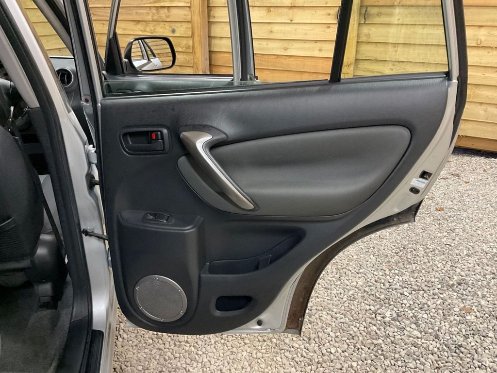 Used Toyota RAV4 2004 for sale - 76617832: Photo 18