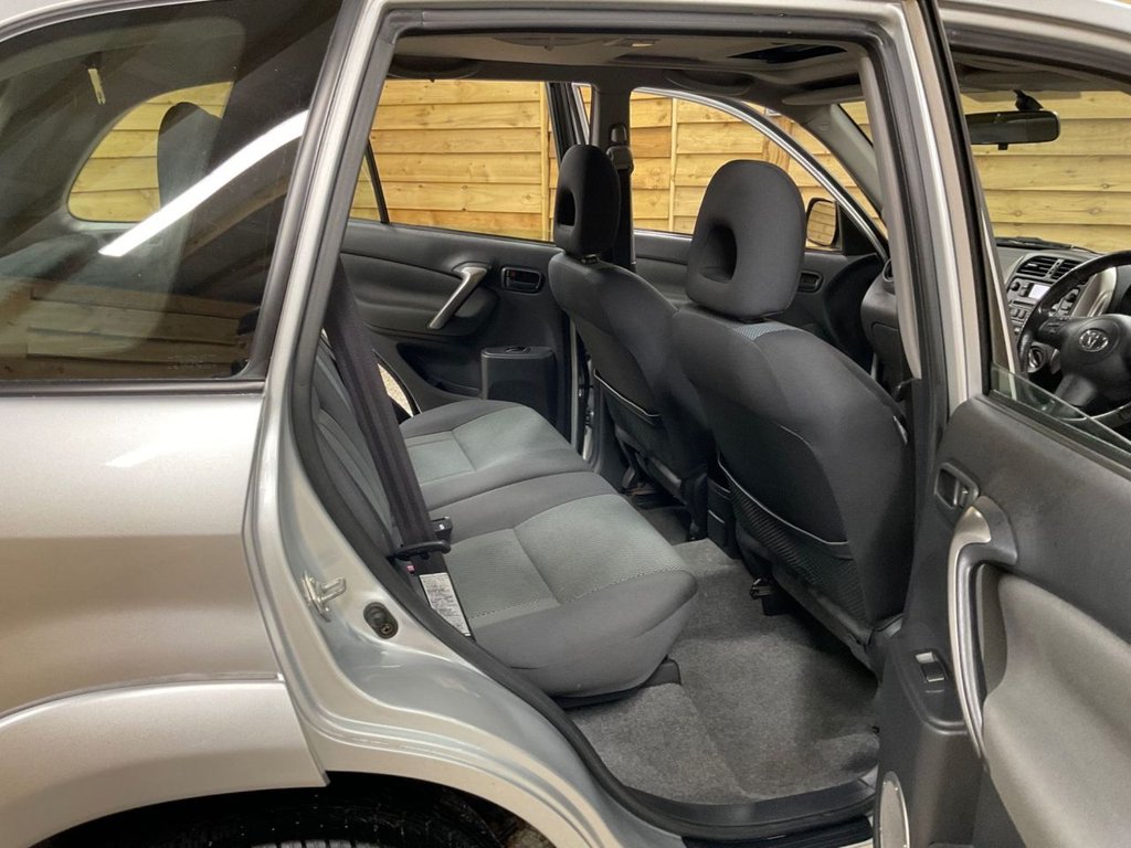 Used Toyota RAV4 2004 for sale - 76617832: Photo 19