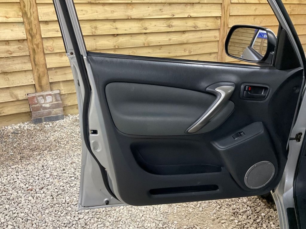 Used Toyota RAV4 2004 for sale - 76617832: Photo 20