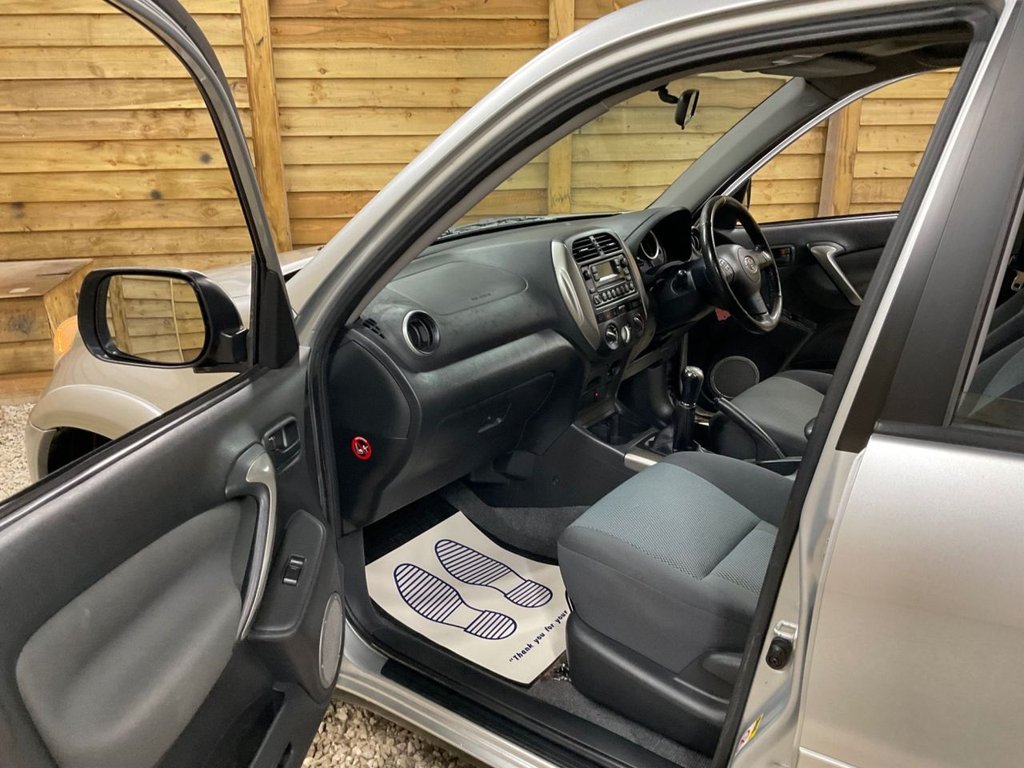 Used Toyota RAV4 2004 for sale - 76617832: Photo 21