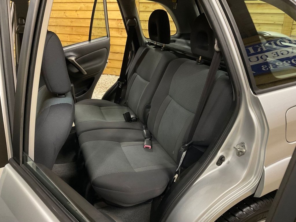 Used Toyota RAV4 2004 for sale - 76617832: Photo 24