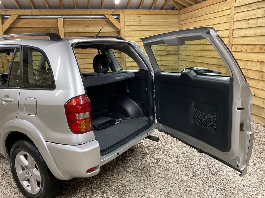 Used Toyota RAV4 2004 for sale - 76617832: Photo 39