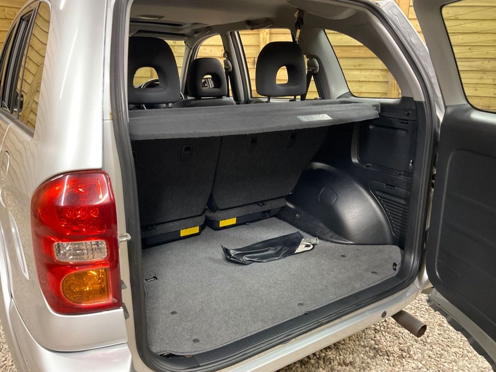 Used Toyota RAV4 2004 for sale - 76617832: Photo 41