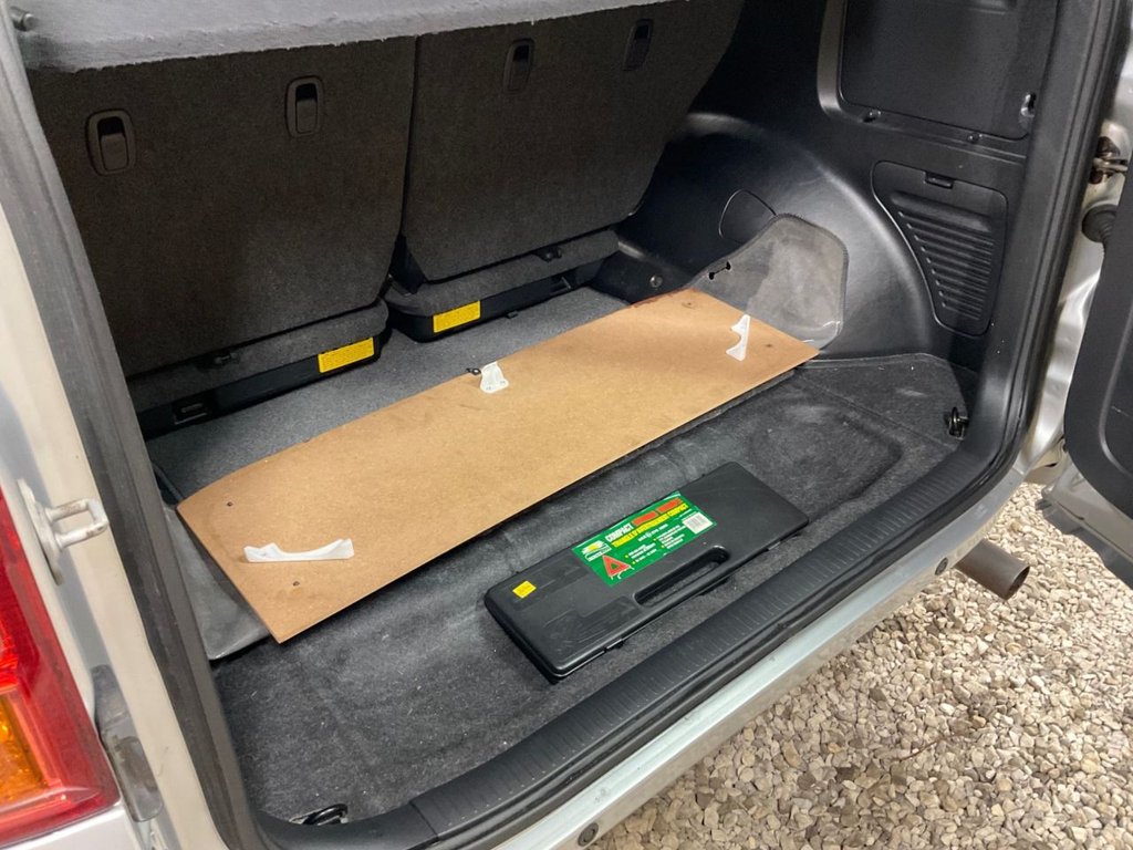 Used Toyota RAV4 2004 for sale - 76617832: Photo 42