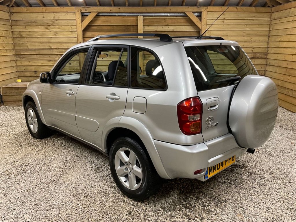 Used Toyota RAV4 2004 for sale - 76617832: Photo 6