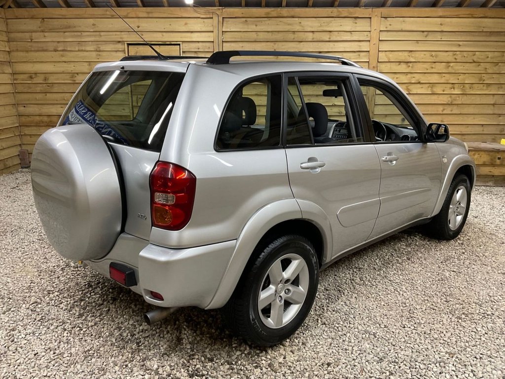Used Toyota RAV4 2004 for sale - 76617832: Photo 8