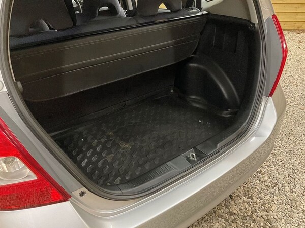 Used Honda Jazz 2004 for sale - 75456760: Photo 37