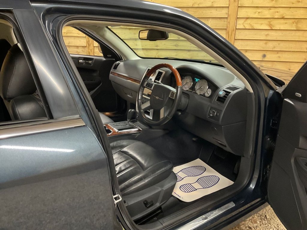 Used Chrysler 300C 2010 for sale - 76797918: Photo 13