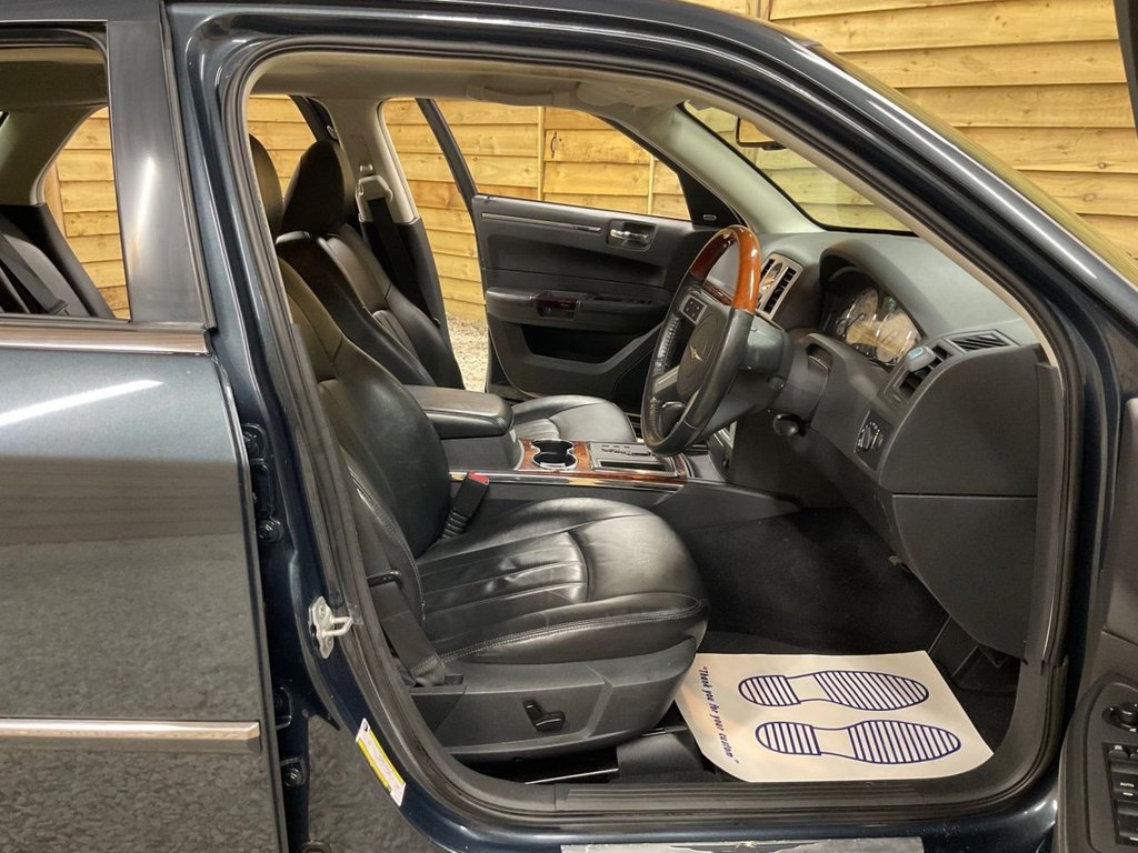 Used Chrysler 300C 2010 for sale - 76797918: Photo 14