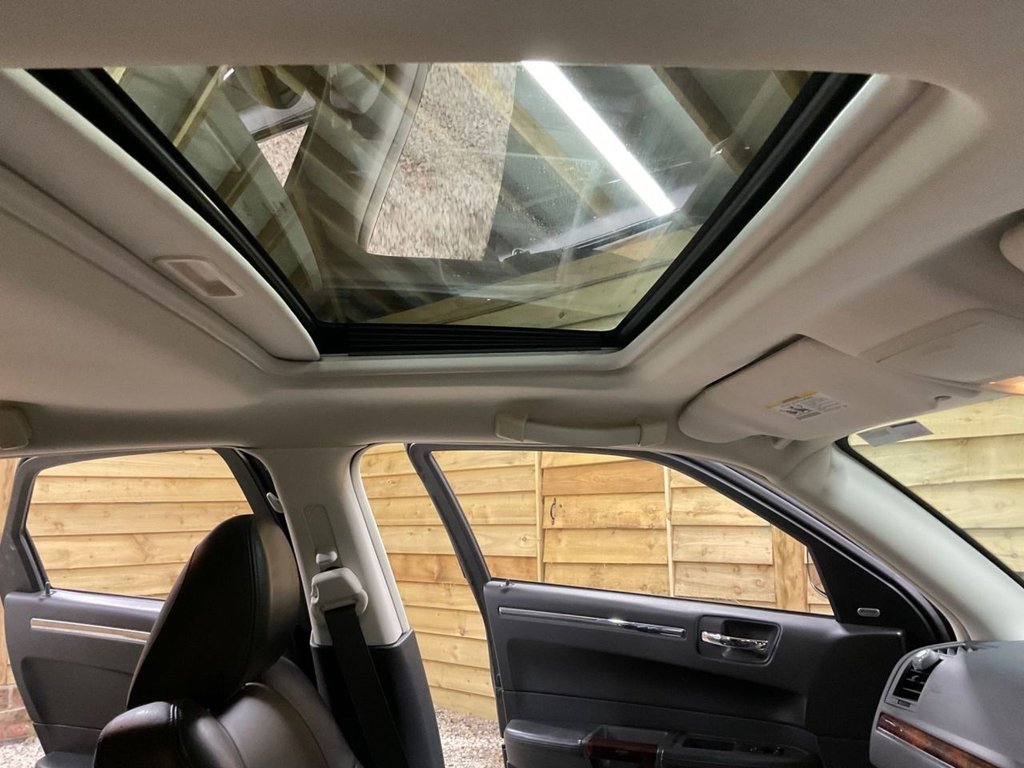 Used Chrysler 300C 2010 for sale - 76797918: Photo 19