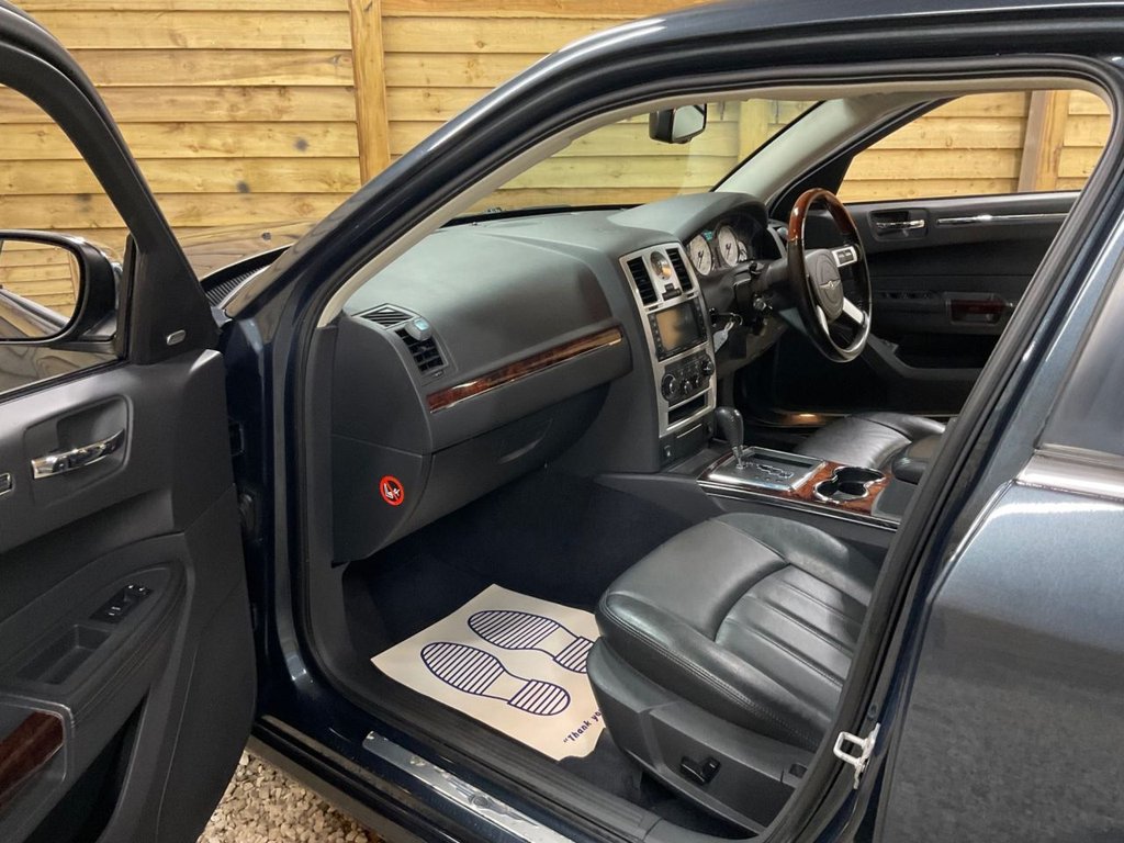 Used Chrysler 300C 2010 for sale - 76797918: Photo 24