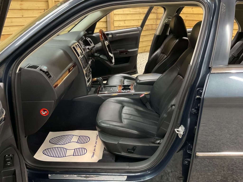 Used Chrysler 300C 2010 for sale - 76797918: Photo 25