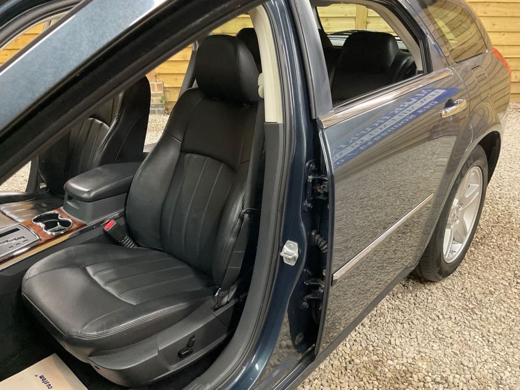 Used Chrysler 300C 2010 for sale - 76797918: Photo 26