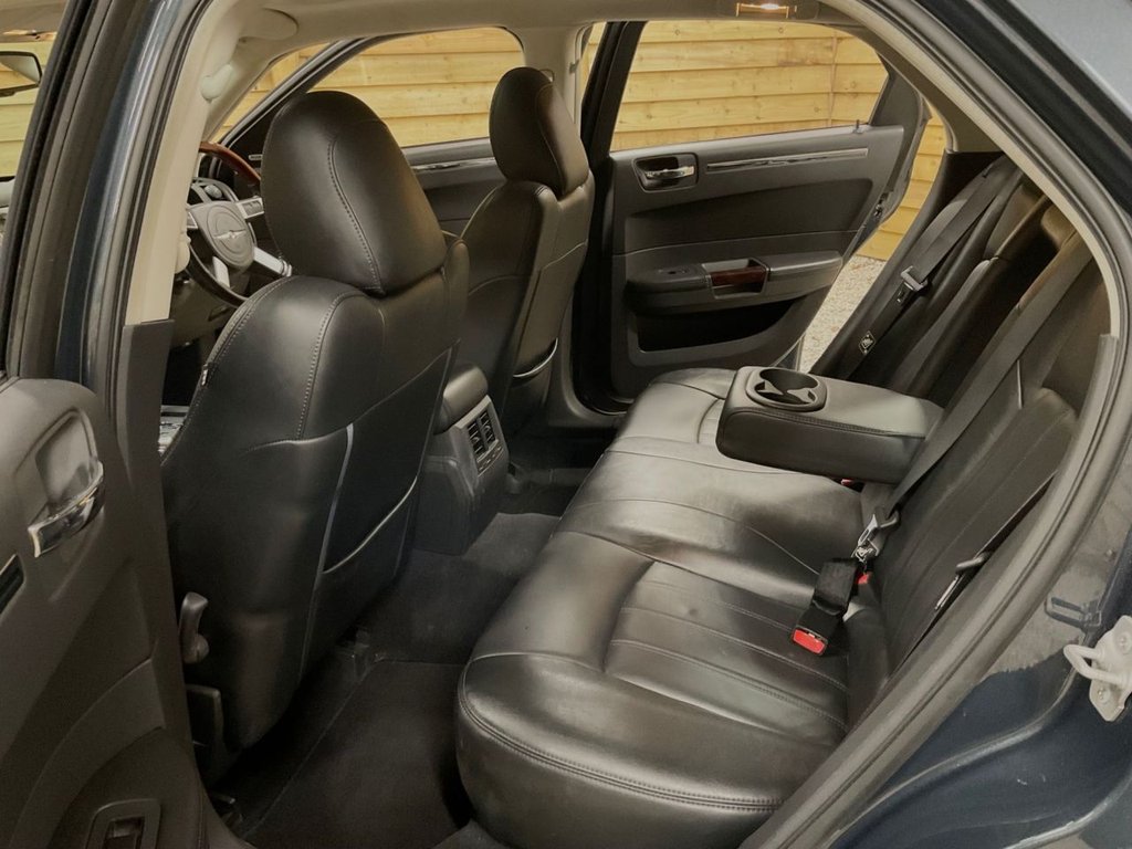 Used Chrysler 300C 2010 for sale - 76797918: Photo 27