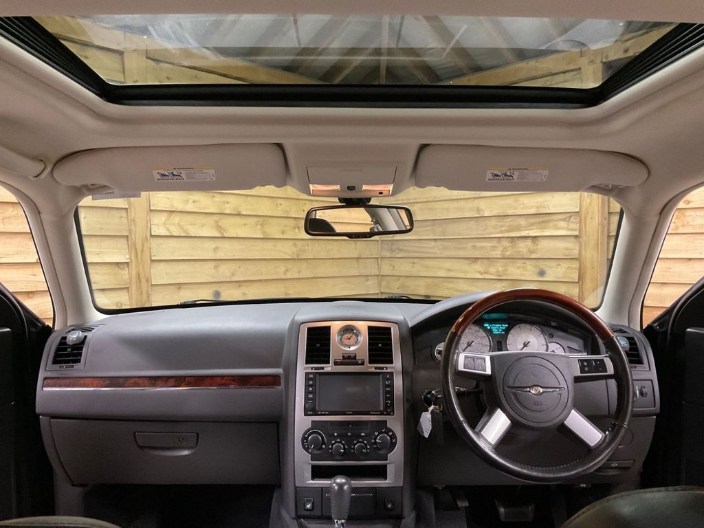 Used Chrysler 300C 2010 for sale - 76797918: Photo 30