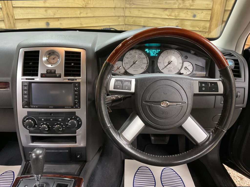 Used Chrysler 300C 2010 for sale - 76797918: Photo 32