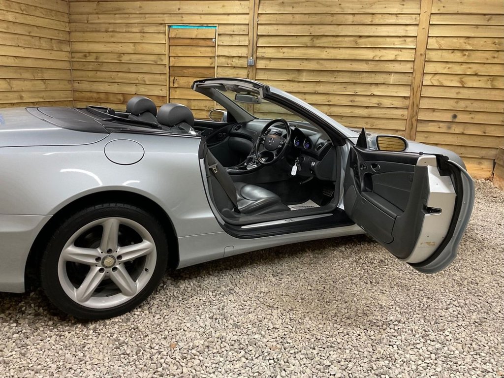 Used Mercedes-Benz SL 2004 for sale - 76617571: Photo 10