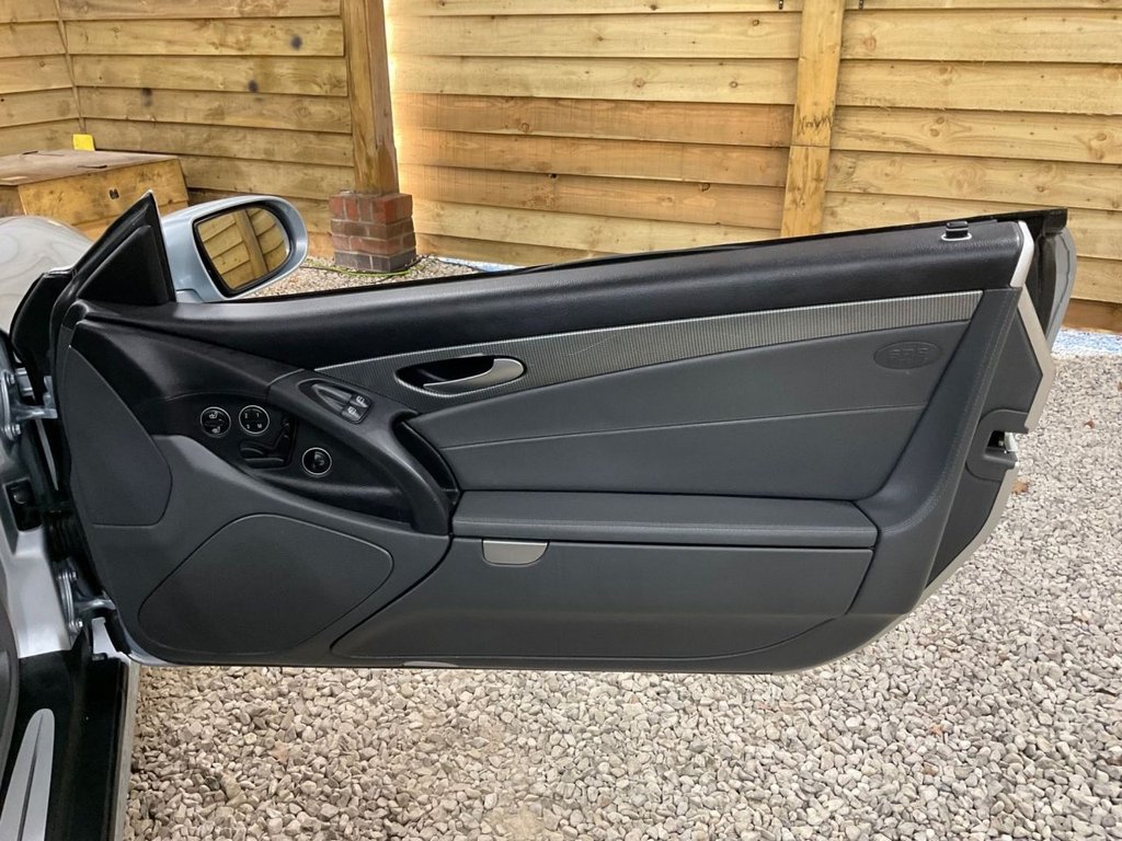Used Mercedes-Benz SL 2004 for sale - 76617571: Photo 11