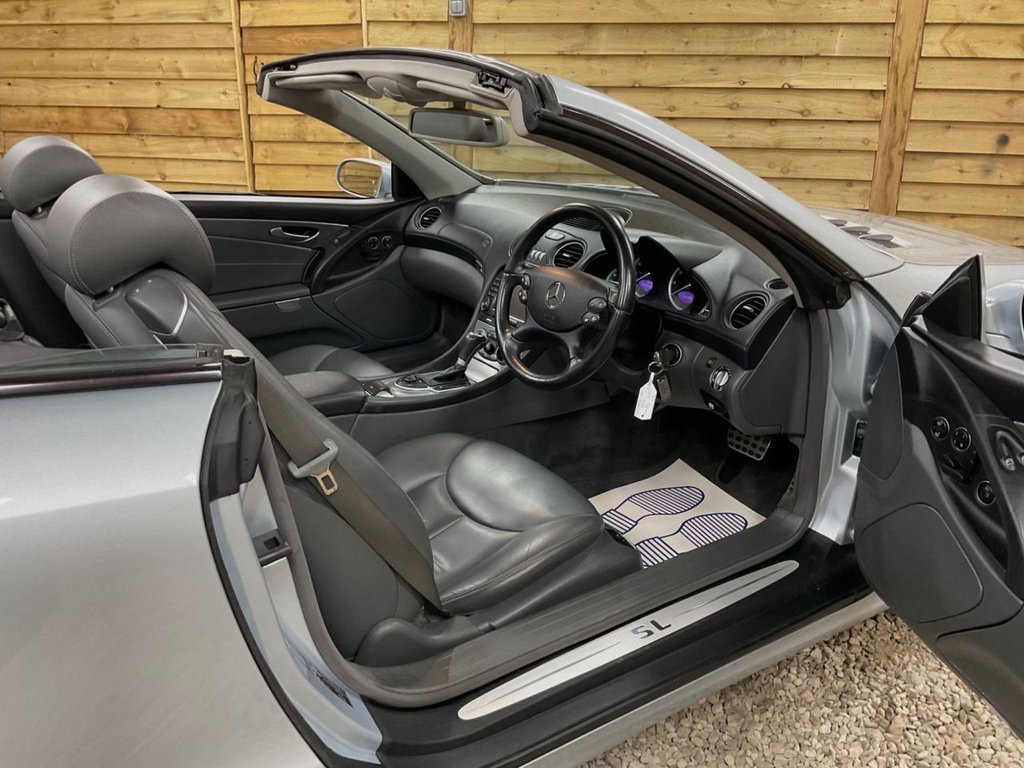 Used Mercedes-Benz SL 2004 for sale - 76617571: Photo 14